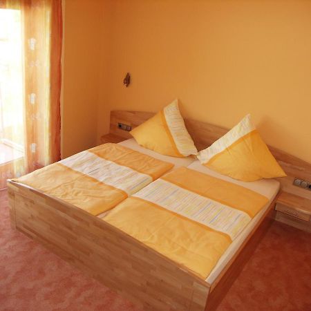 Gaestehaus Stephanie Ilbesheim Екстер'єр фото